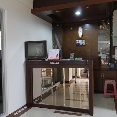 Reddoorz Plus Near Ambassador Mall Jakarta Exterior foto