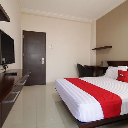 Reddoorz Plus Near Ambassador Mall Jakarta Exterior foto
