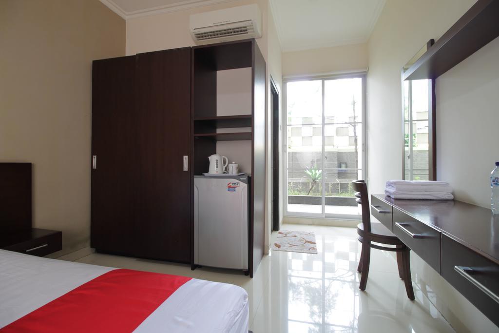 Reddoorz Plus Near Ambassador Mall Jakarta Exterior foto