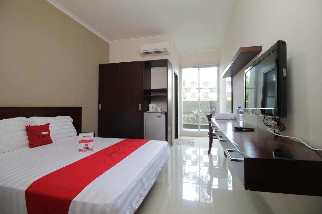 Reddoorz Plus Near Ambassador Mall Jakarta Exterior foto
