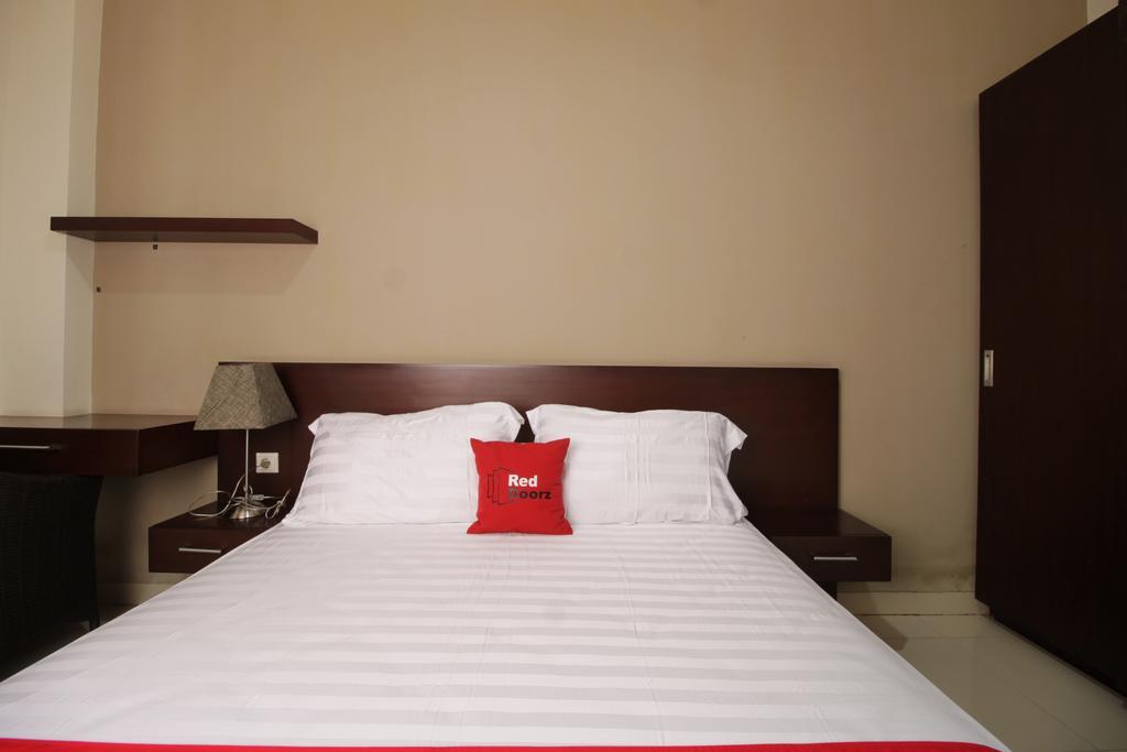 Reddoorz Plus Near Ambassador Mall Jakarta Exterior foto