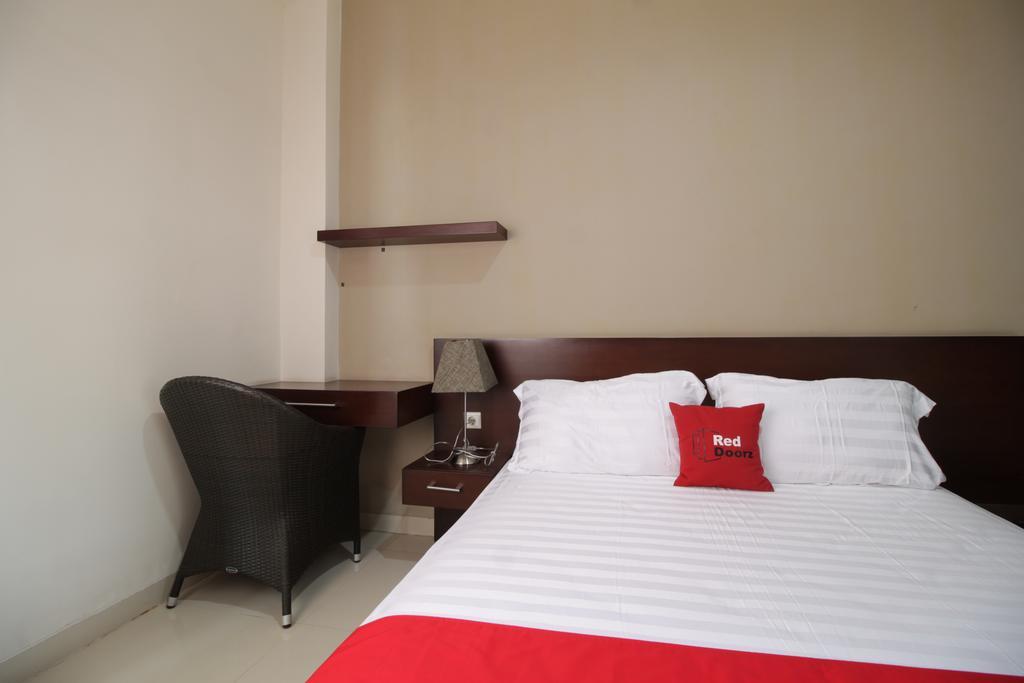 Reddoorz Plus Near Ambassador Mall Jakarta Exterior foto