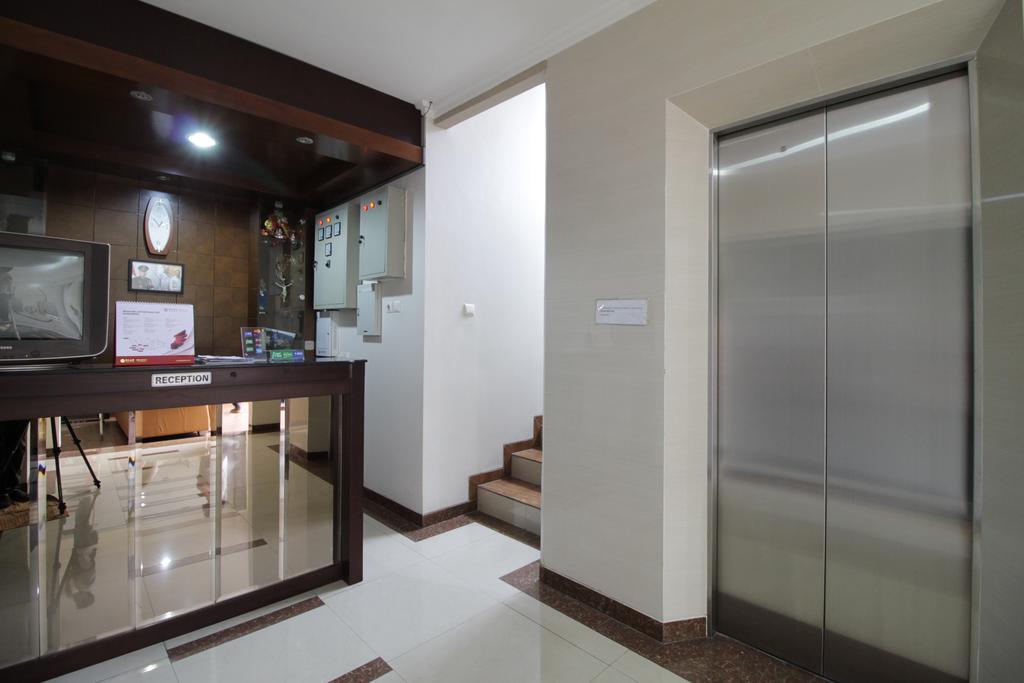 Reddoorz Plus Near Ambassador Mall Jakarta Exterior foto
