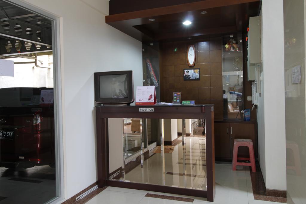 Reddoorz Plus Near Ambassador Mall Jakarta Exterior foto