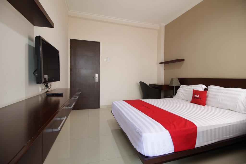 Reddoorz Plus Near Ambassador Mall Jakarta Exterior foto