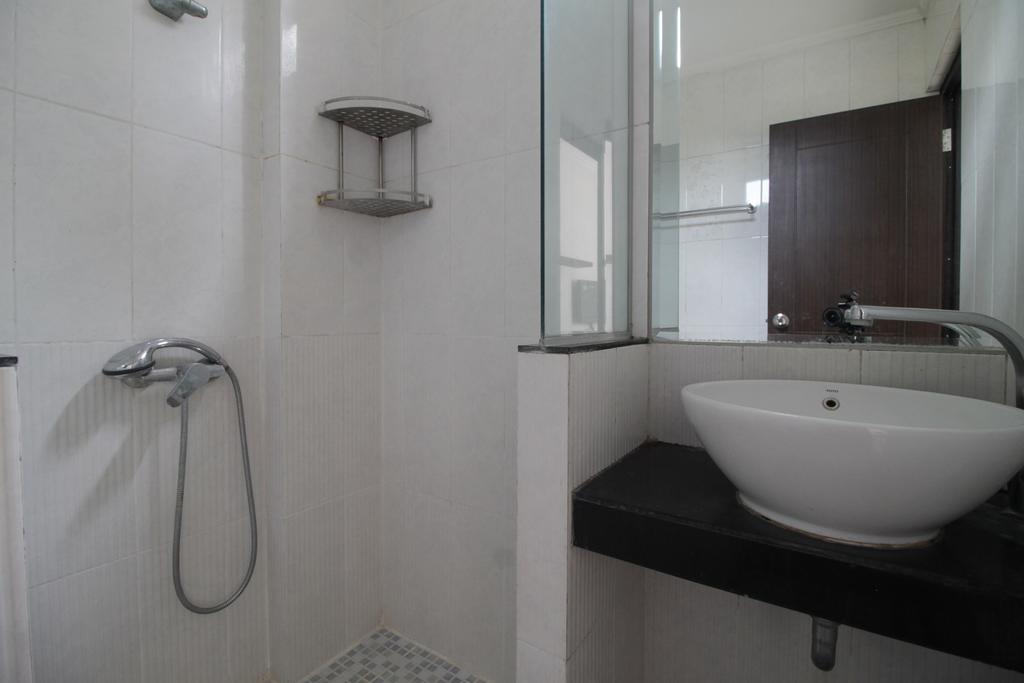 Reddoorz Plus Near Ambassador Mall Jakarta Exterior foto